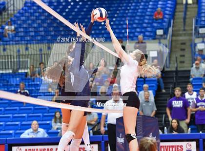 Thumbnail 2 in Har-Ber vs Fayetteville (AHSAA 7A Final) photogallery.