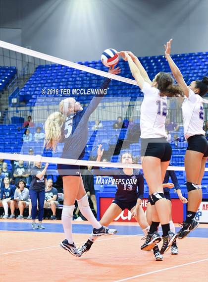 Thumbnail 2 in Har-Ber vs Fayetteville (AHSAA 7A Final) photogallery.