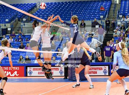 Thumbnail 1 in Har-Ber vs Fayetteville (AHSAA 7A Final) photogallery.