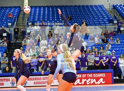 Thumbnail 2 in Har-Ber vs Fayetteville (AHSAA 7A Final) photogallery.
