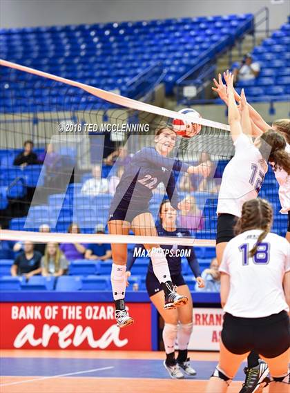 Thumbnail 2 in Har-Ber vs Fayetteville (AHSAA 7A Final) photogallery.