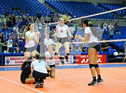 Thumbnail 1 in Har-Ber vs Fayetteville (AHSAA 7A Final) photogallery.