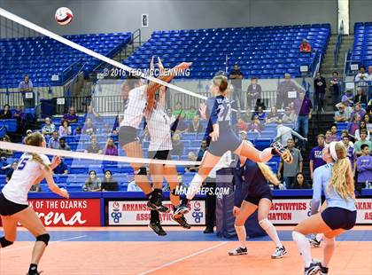 Thumbnail 2 in Har-Ber vs Fayetteville (AHSAA 7A Final) photogallery.