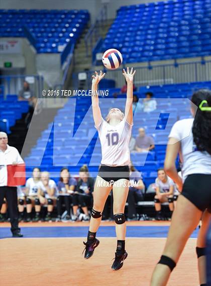 Thumbnail 1 in Har-Ber vs Fayetteville (AHSAA 7A Final) photogallery.