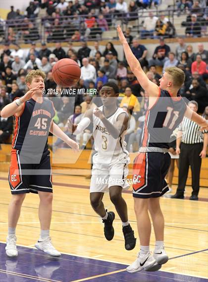 Thumbnail 3 in Eastside Catholic vs. Lincoln (WIAA 3A Regional) photogallery.