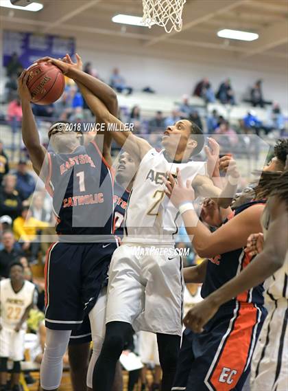 Thumbnail 2 in Eastside Catholic vs. Lincoln (WIAA 3A Regional) photogallery.