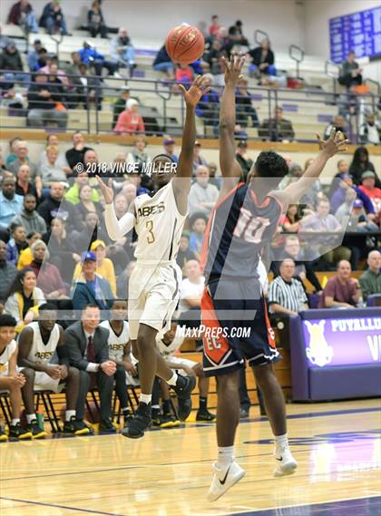 Thumbnail 3 in Eastside Catholic vs. Lincoln (WIAA 3A Regional) photogallery.