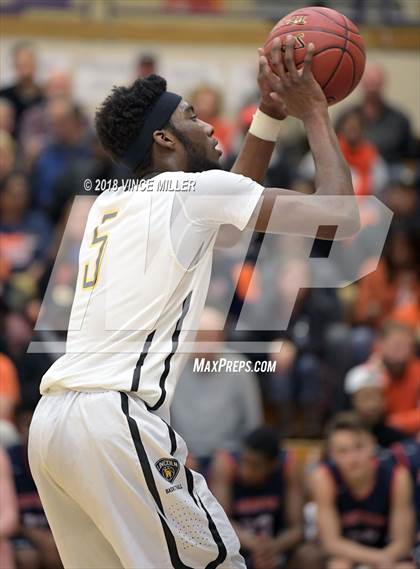 Thumbnail 3 in Eastside Catholic vs. Lincoln (WIAA 3A Regional) photogallery.