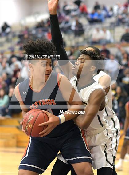 Thumbnail 2 in Eastside Catholic vs. Lincoln (WIAA 3A Regional) photogallery.