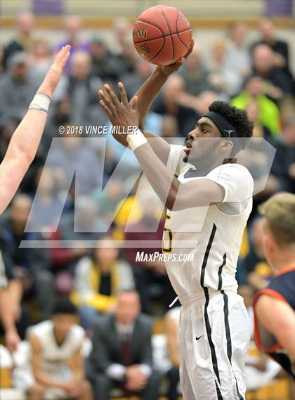Thumbnail 1 in Eastside Catholic vs. Lincoln (WIAA 3A Regional) photogallery.