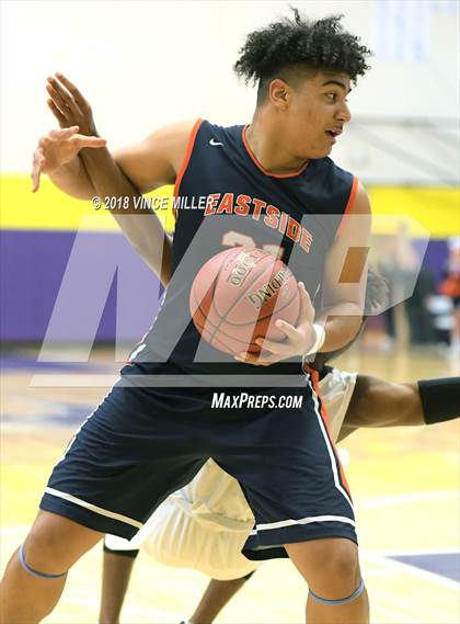 Thumbnail 1 in Eastside Catholic vs. Lincoln (WIAA 3A Regional) photogallery.