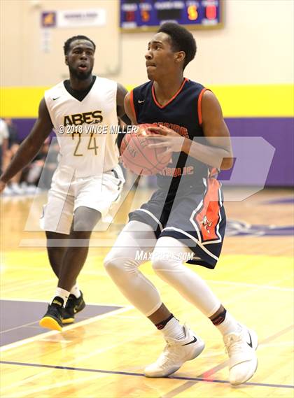 Thumbnail 3 in Eastside Catholic vs. Lincoln (WIAA 3A Regional) photogallery.