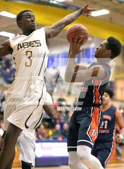 Thumbnail 2 in Eastside Catholic vs. Lincoln (WIAA 3A Regional) photogallery.