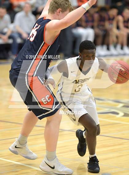 Thumbnail 2 in Eastside Catholic vs. Lincoln (WIAA 3A Regional) photogallery.