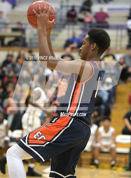 Thumbnail 3 in Eastside Catholic vs. Lincoln (WIAA 3A Regional) photogallery.