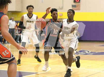 Thumbnail 2 in Eastside Catholic vs. Lincoln (WIAA 3A Regional) photogallery.