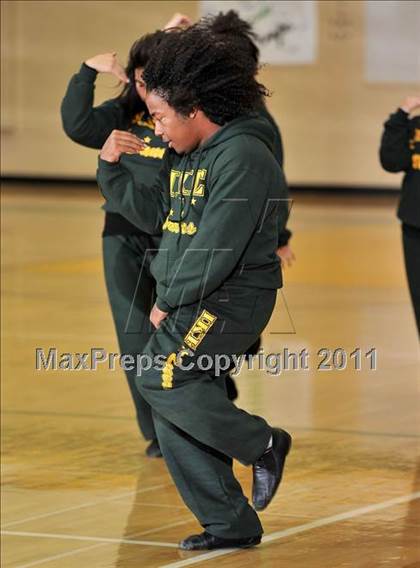 Thumbnail 2 in Eisenhower vs. Mater Dei (CIF SS Playoffs) photogallery.