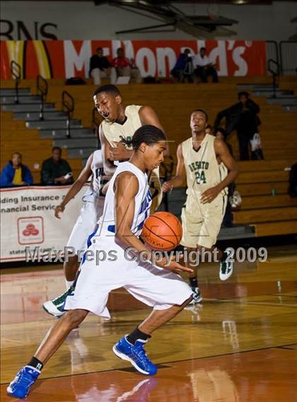 Thumbnail 2 in Dickinson vs. De Soto (McDonalds Texas Invitational) photogallery.