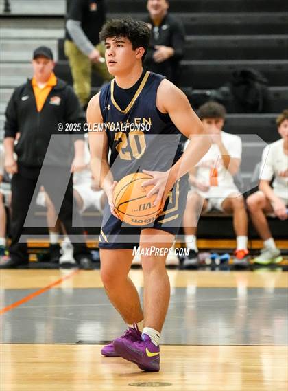 Thumbnail 3 in Mullen @ Lakewood photogallery.