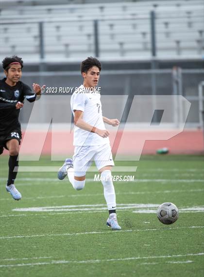 Thumbnail 3 in Oceanside vs. Birmingham (SoCal HS Classic by Nike (Inv.. Final) photogallery.