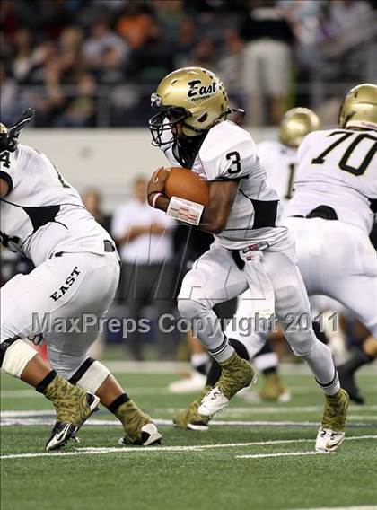 Thumbnail 1 in Carroll vs. Plano East (5A Division 1 Region 1 Bi-District) photogallery.