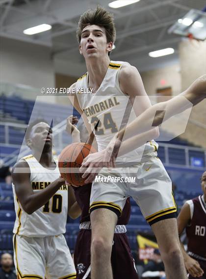 Thumbnail 3 in Memorial vs. Rowlett (In-N-Out Tournament) photogallery.