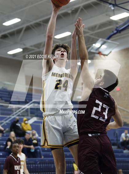 Thumbnail 2 in Memorial vs. Rowlett (In-N-Out Tournament) photogallery.