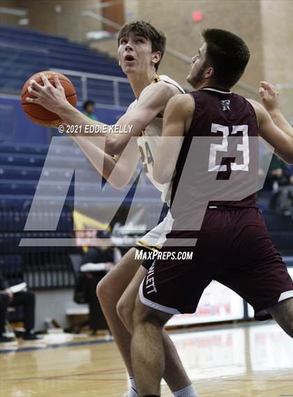 Thumbnail 2 in Memorial vs. Rowlett (In-N-Out Tournament) photogallery.