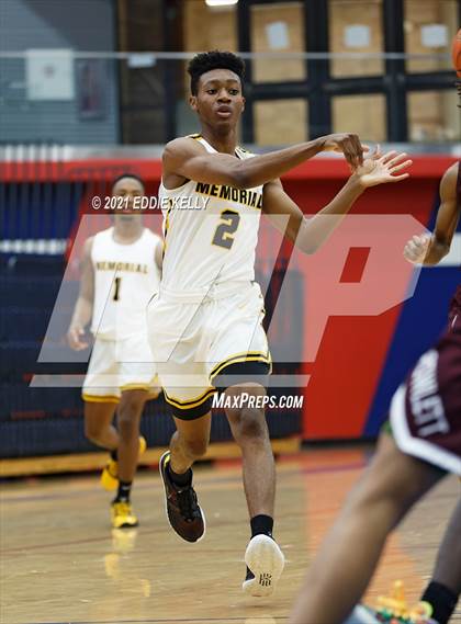 Thumbnail 3 in Memorial vs. Rowlett (In-N-Out Tournament) photogallery.