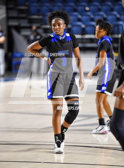 Thumbnail 3 in Cypress Creek v Heights (UIL 6A Regional Quarterfinal Playoff) photogallery.