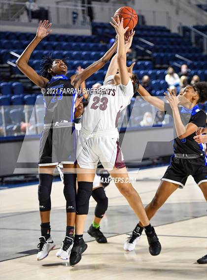Thumbnail 1 in Cypress Creek v Heights (UIL 6A Regional Quarterfinal Playoff) photogallery.