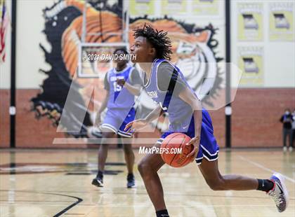 Thumbnail 1 in Central vs Rock Bridge (Summit Grill Shootout) photogallery.