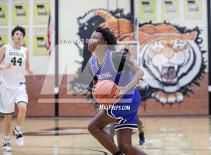 Thumbnail 3 in Central vs Rock Bridge (Summit Grill Shootout) photogallery.