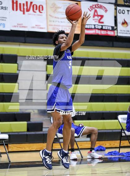 Thumbnail 1 in Central vs Rock Bridge (Summit Grill Shootout) photogallery.