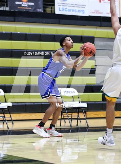 Thumbnail 1 in Central vs Rock Bridge (Summit Grill Shootout) photogallery.
