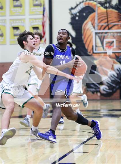 Thumbnail 1 in Central vs Rock Bridge (Summit Grill Shootout) photogallery.