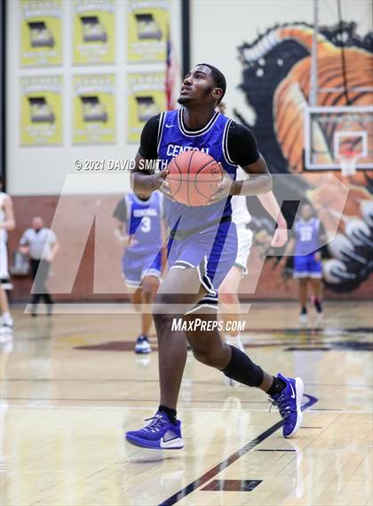Thumbnail 3 in Central vs Rock Bridge (Summit Grill Shootout) photogallery.