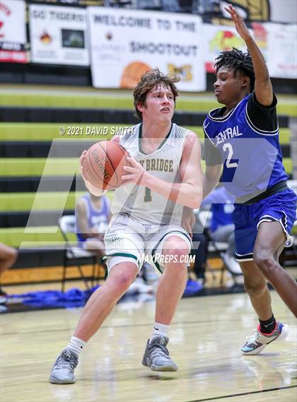 Thumbnail 3 in Central vs Rock Bridge (Summit Grill Shootout) photogallery.