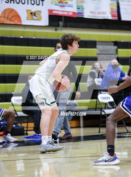 Thumbnail 1 in Central vs Rock Bridge (Summit Grill Shootout) photogallery.