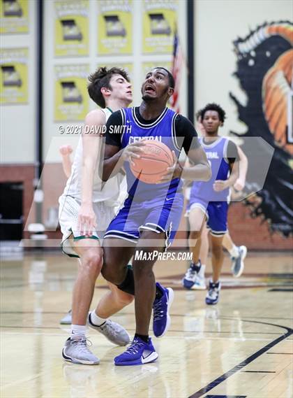 Thumbnail 3 in Central vs Rock Bridge (Summit Grill Shootout) photogallery.