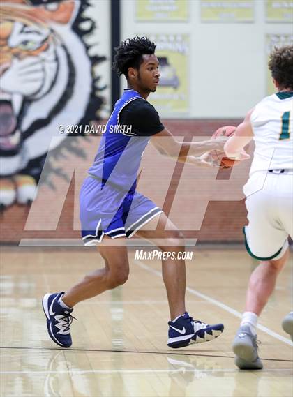 Thumbnail 2 in Central vs Rock Bridge (Summit Grill Shootout) photogallery.