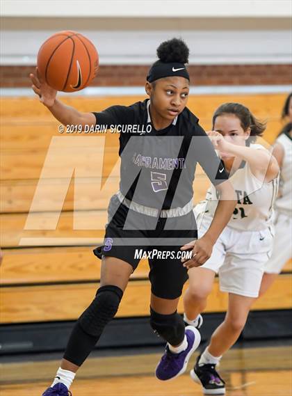 Thumbnail 2 in Sacramento vs. Mountain Vista (NIKE Tournament of Champions) photogallery.
