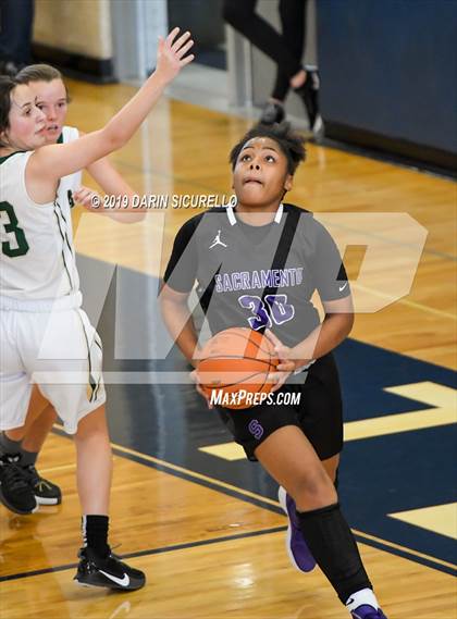 Thumbnail 2 in Sacramento vs. Mountain Vista (NIKE Tournament of Champions) photogallery.