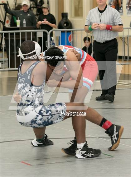 Thumbnail 2 in NCHSAA 4A West Regional Tournament photogallery.