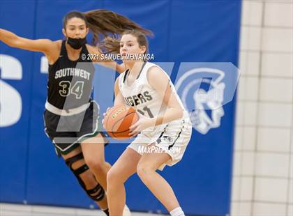 Thumbnail 3 in Fremont @ Lincoln Southwest photogallery.