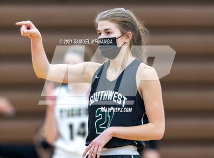 Thumbnail 1 in Fremont @ Lincoln Southwest photogallery.