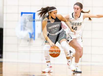 Thumbnail 3 in Fremont @ Lincoln Southwest photogallery.