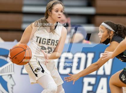 Thumbnail 1 in Fremont @ Lincoln Southwest photogallery.