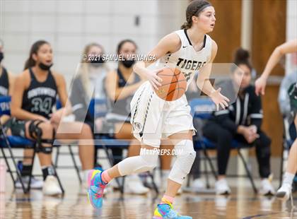 Thumbnail 1 in Fremont @ Lincoln Southwest photogallery.