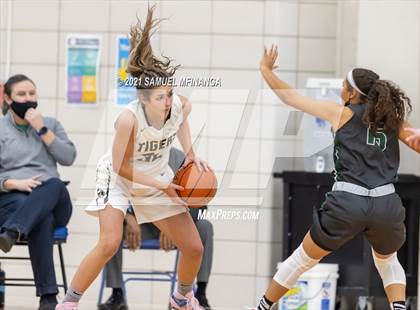 Thumbnail 1 in Fremont @ Lincoln Southwest photogallery.